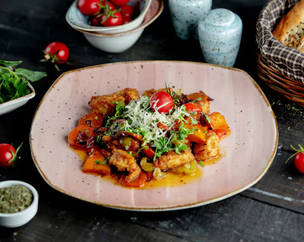 Aromatic pasta with tomatoes